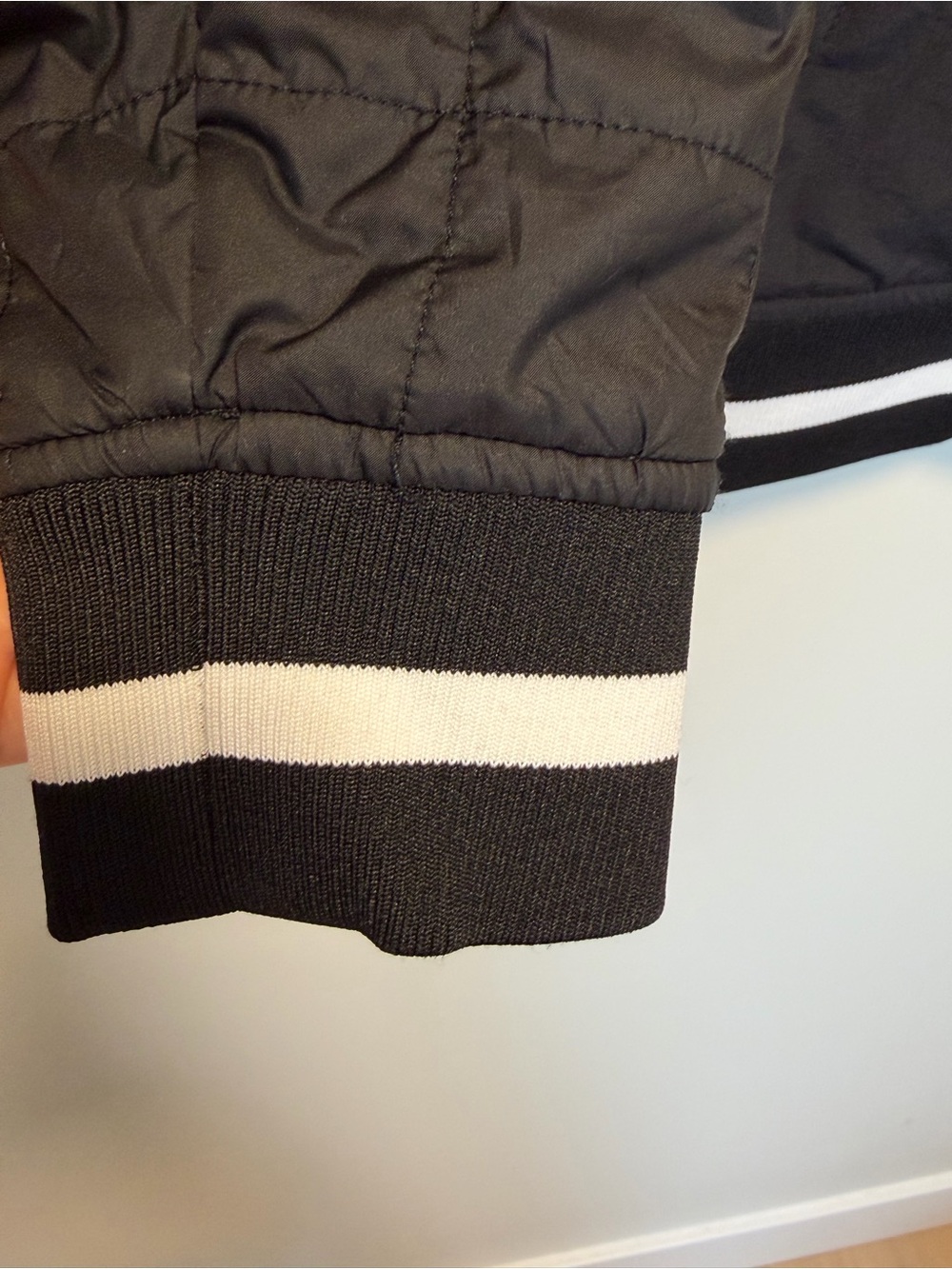 The North Face Men’s Black Quilted Bomber Jacket - Picture 4 of 8
